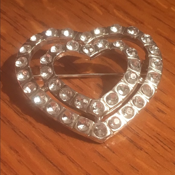 💎 Crystal Heart Brooch Pin 💎 - Picture 2 of 2